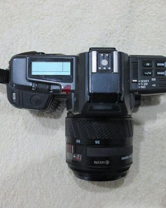 110 € Yashica AF 230 con 35-70 + 70-210 macro