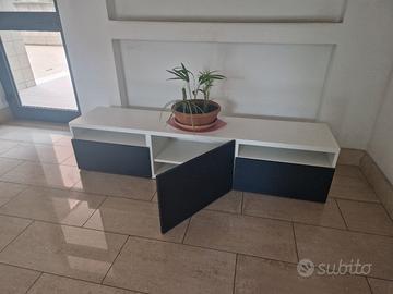 Mobile IKEA BESTÅ bianco e blu