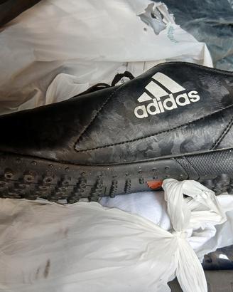 scarpe uomini e donna e portafogli 