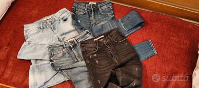 4 Paia di Jeans Donna della Stessa Taglia
