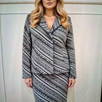 Tailleur tessuto ricamato con perline e pochette