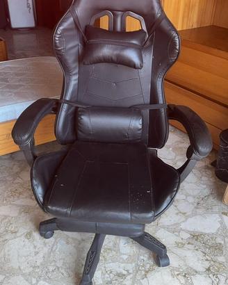 Sedia gaming ergonomica nera in ecopelle