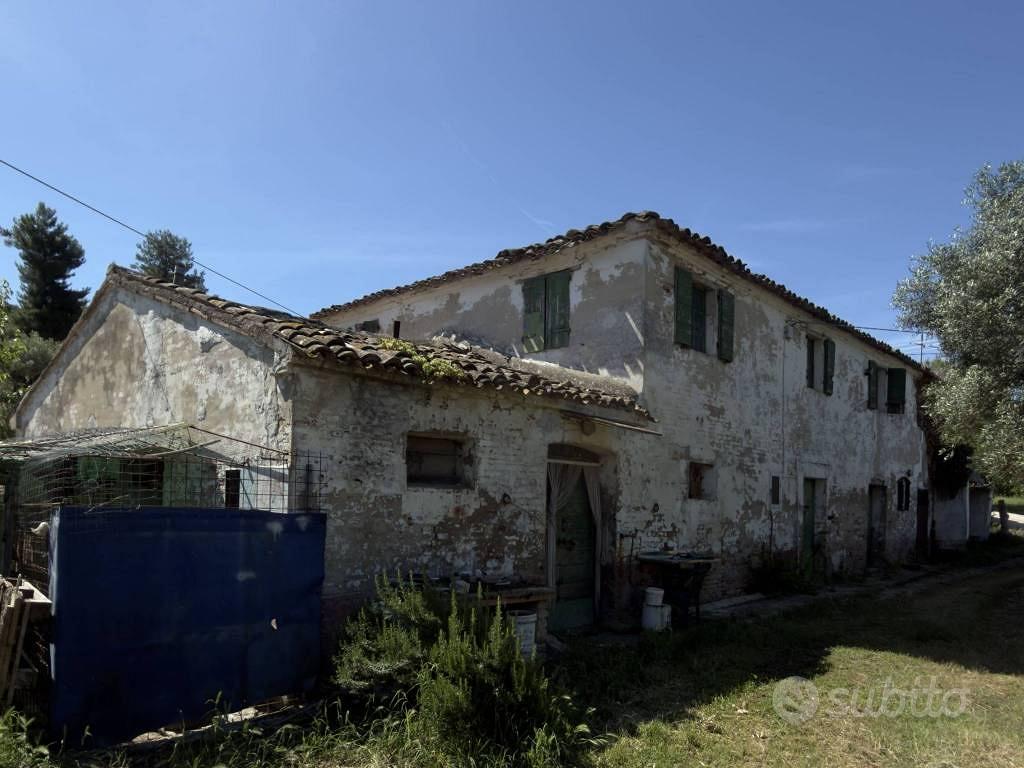 Rustico / Casale di 7132 m² con box auto a Colli a - Vista 2