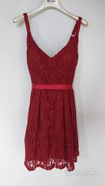 Abito di pizzo rosso borgogna al ginocchio