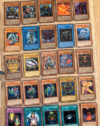 Carte collezione Yu-Gi-Oh!
