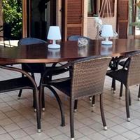 Tavolo da esterno completo di sedie