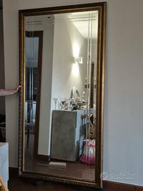 specchio con cornice 