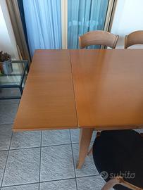 tavolo in legno con sedie marca Calligaris 