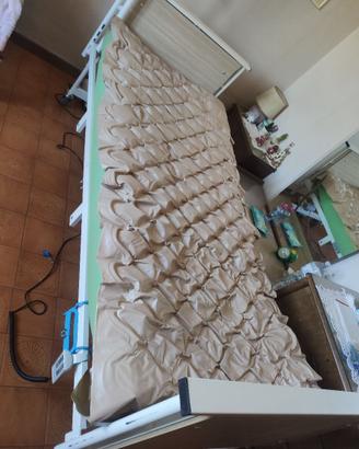 Letto motorizzato anziani/disabili completo