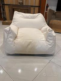 Poltrona a sacco con pouf
