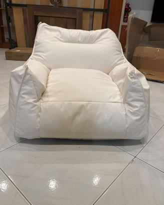 Poltrona a sacco con pouf
