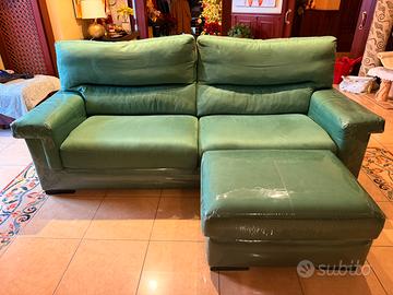 Divano 4 posti + pouf Poltrone e Sofà