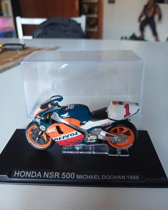 modellino di Honda NSR di Mick Doohan 