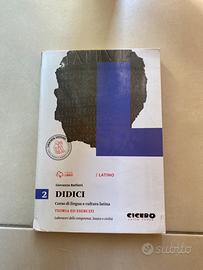 Libro di granmatica latina