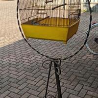 piedestallo di metallo con gabbia €15,0