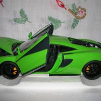 McLaren 570S in scala 1/18 Autoart green