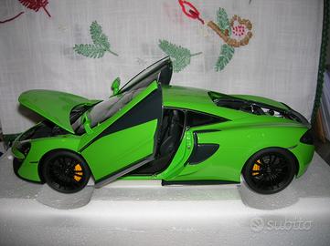 McLaren 570S in scala 1/18 Autoart green