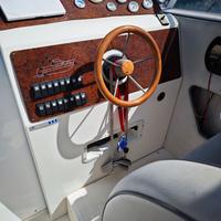 Barca a motore