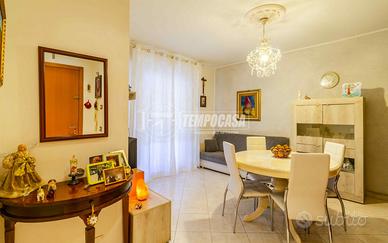 PIANO TERRA CON CORTE E CANTINA, NO CONDOMINIO.