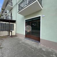NEGOZIO A PAVONE CANAVESE
