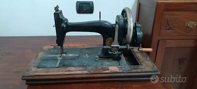  Macchina da cucire d'epoca 