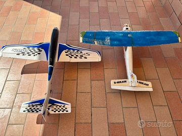 2 aerei RC funzionanti completi di esc e motori