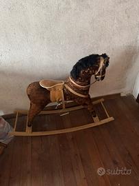 Cavallo a dondolo vintage