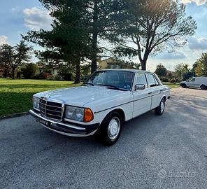 MERCEDES BENZ 200 (W 123)