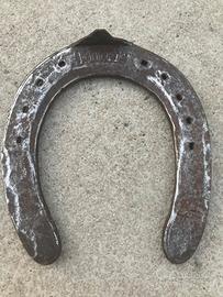 Antico ferro di cavallo artigianale 