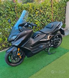 yamaha T max magma 