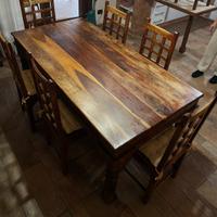 Tavolo in legno massello con 6 sedie abbinate
