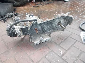 Runner 125 4T : motore supporto