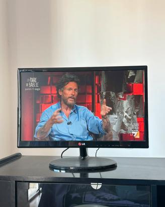 📺 TV/Monitor LG 22” Full HD – 30 €