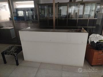 Banco Accettazione per ufficio, con cassettiera 