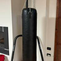 Sacco da boxe con supporto