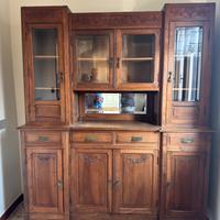 Credenza liberty italiana 900 in legno con vetrine