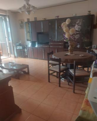 Trilocale con balcone gessate (mi)