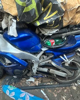 YAMAHA YZF R1 1000 1998 prima serie a carbutatori