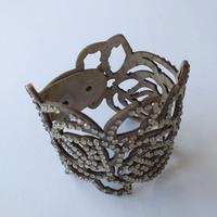 Bracciale grigio con strass