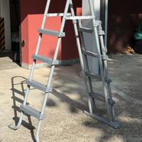 Scaletta Bestway per piscina fuori terra da 130 cm