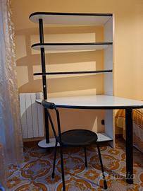 scrivania con libreria 