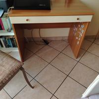 scrivania per stanzetta