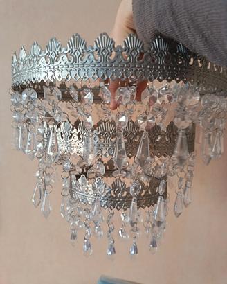 lampadario con cristalli, con gocce di vetro