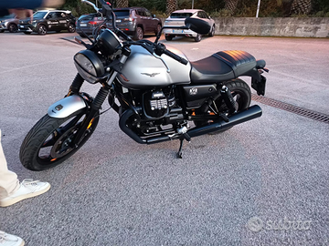 Moto Guzzi V7 Stone - 2023