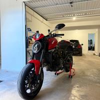 Ducati monster 937