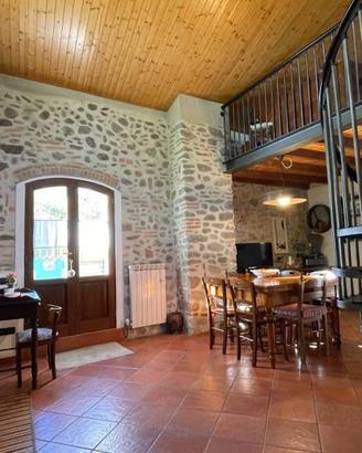 Rustico / Casale di 298 m² con più di 5 locali e b