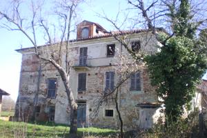 Casale,portico,rustico,terreno irriguo unico corpo