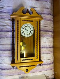 Orologio a pendolo artigianale in legno – funziona