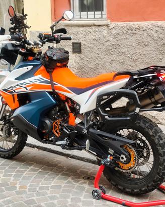 KTM 890 Adventure R Rally completamene preparata