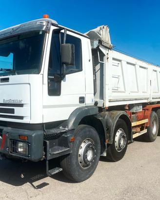 Autocarro Iveco Trakker RIBALTABILE TRILATERALE 8X